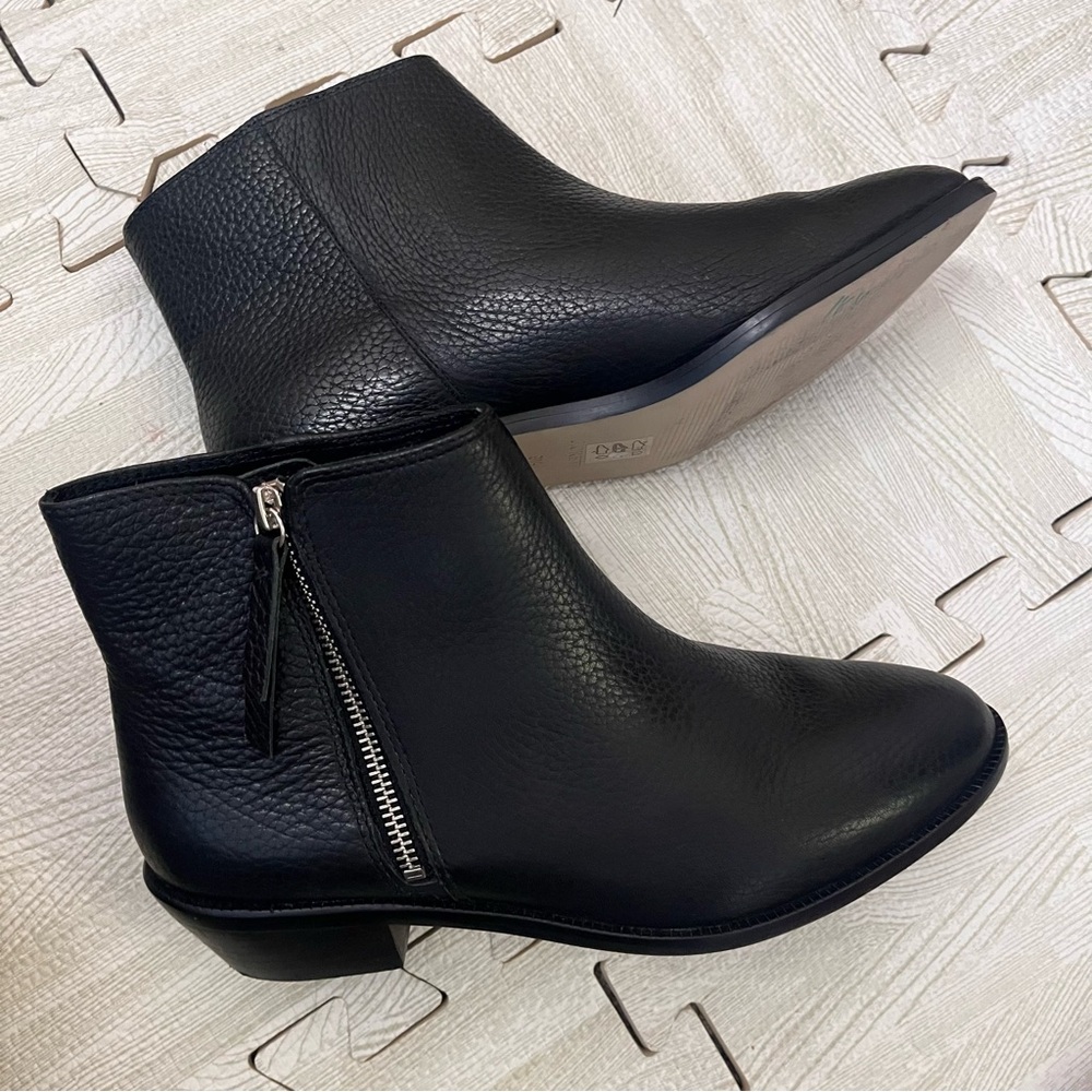 J Crew Frankie Pebbled Leather Ankle Boots Black
Size 9.5